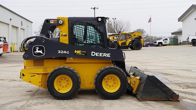 Image of John Deere 324G equipment image 4