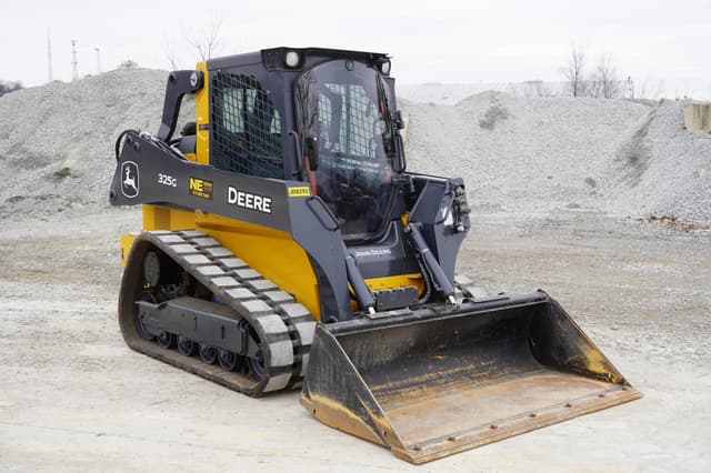 Image of John Deere 325G equipment image 4