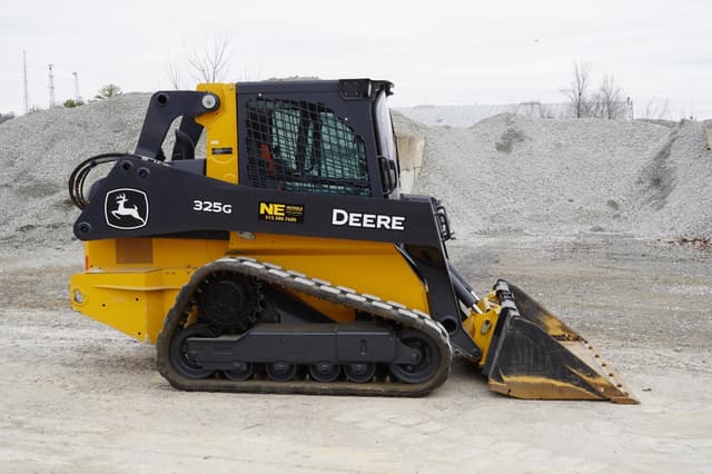 Image of John Deere 325G equipment image 4