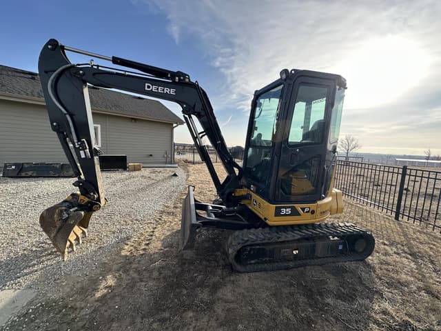 Image of John Deere 35P equipment image 3