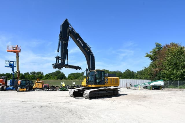 Image of John Deere 350P equipment image 1