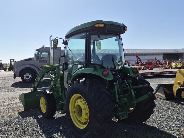 Image of John Deere 4052R equipment image 4