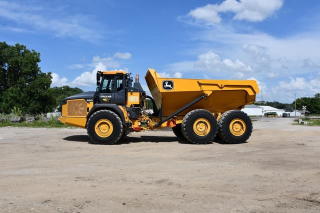 Image of John Deere 460P equipment image 1