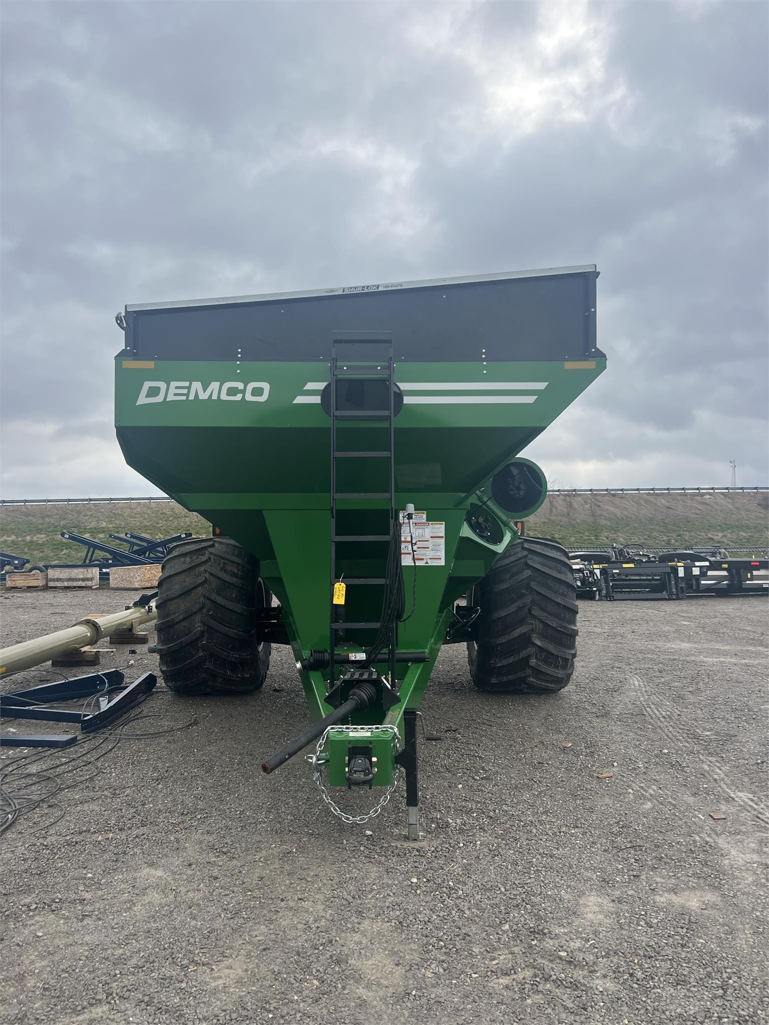 2023 Demco 1100 Equipment Image0