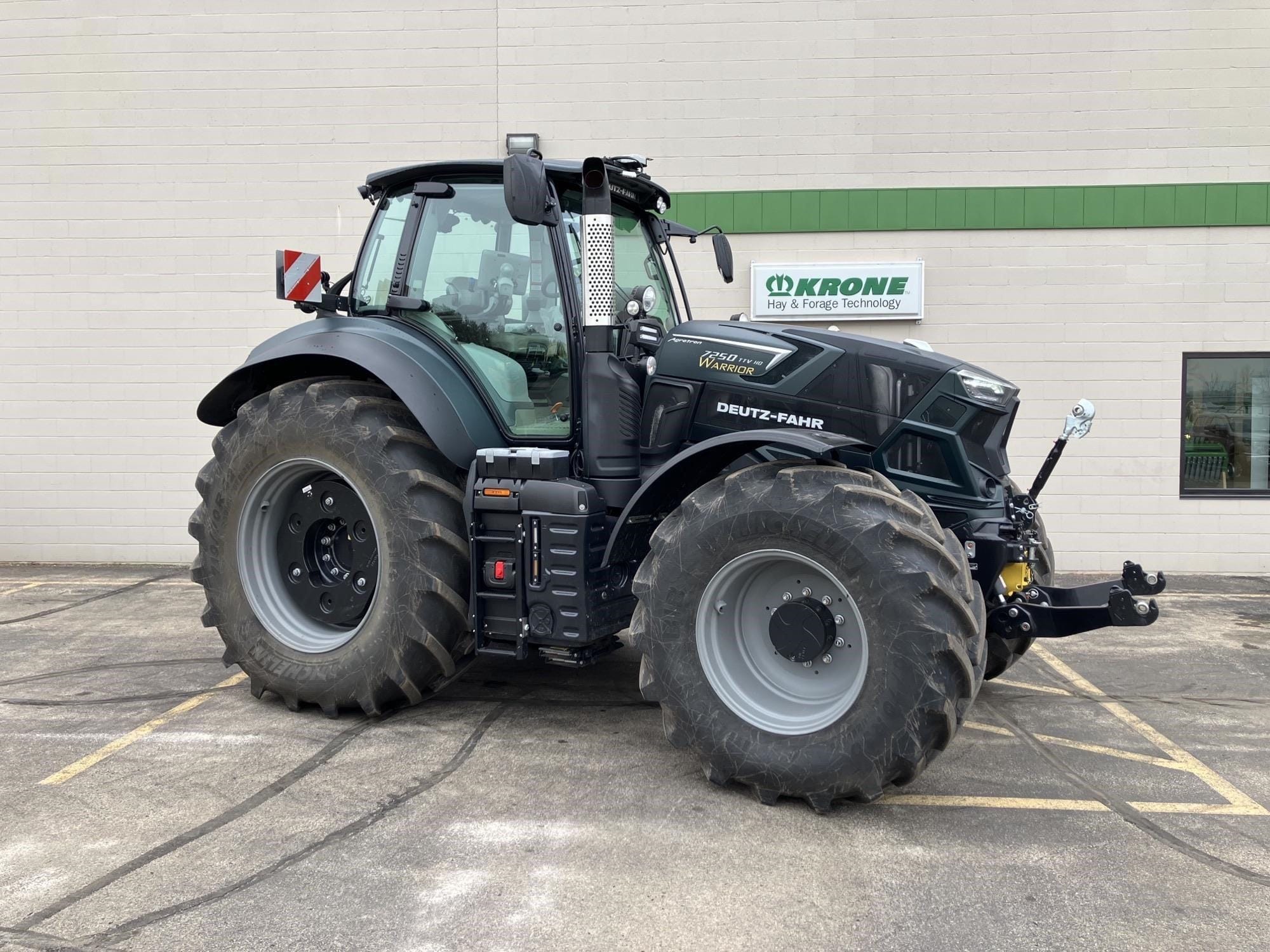 2023 Deutz-Fahr Agrotron 7250 TTV Warrior Equipment Image0
