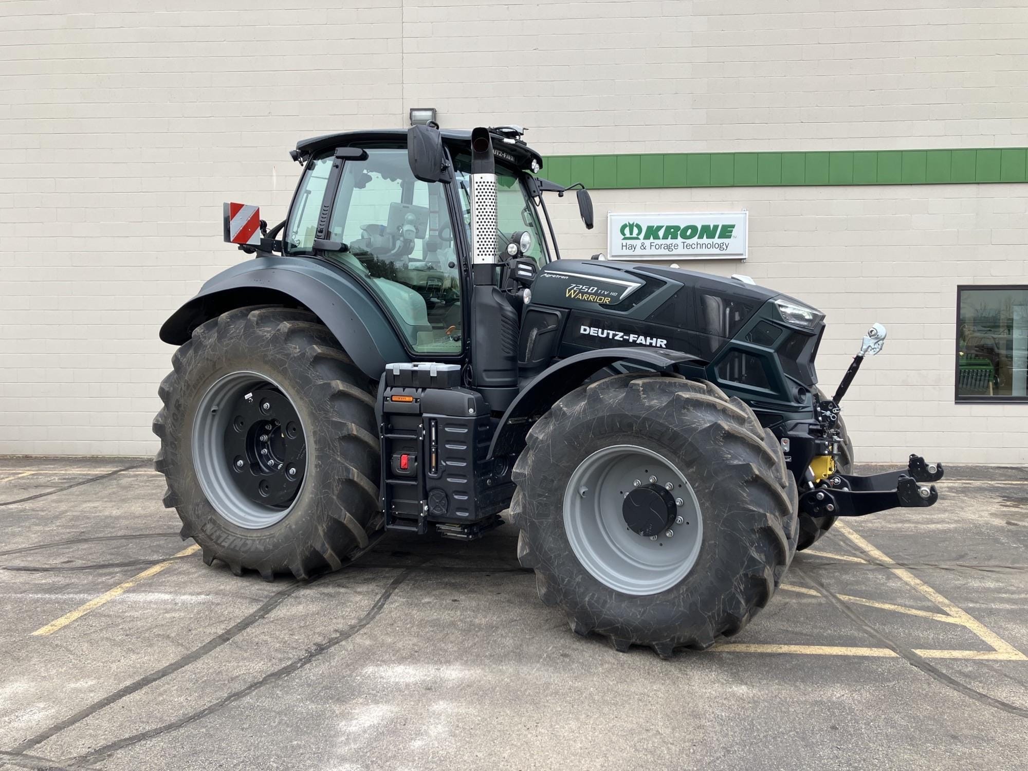 2023 Deutz-Fahr Agrotron 7250 TTV Warrior Equipment Image0