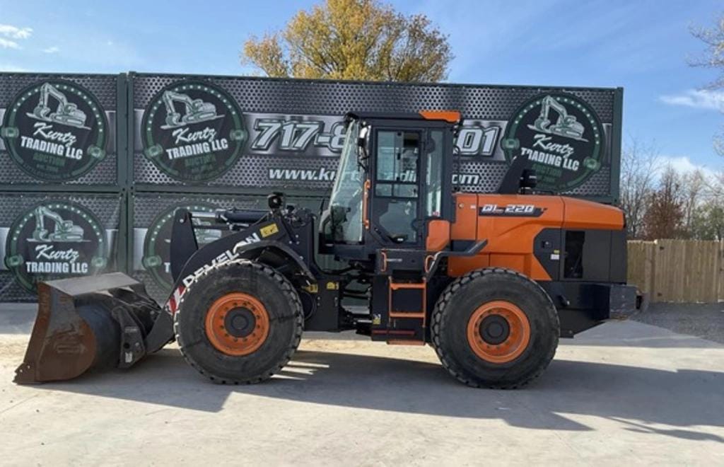 2023 Develon DL220-7 Equipment Image0