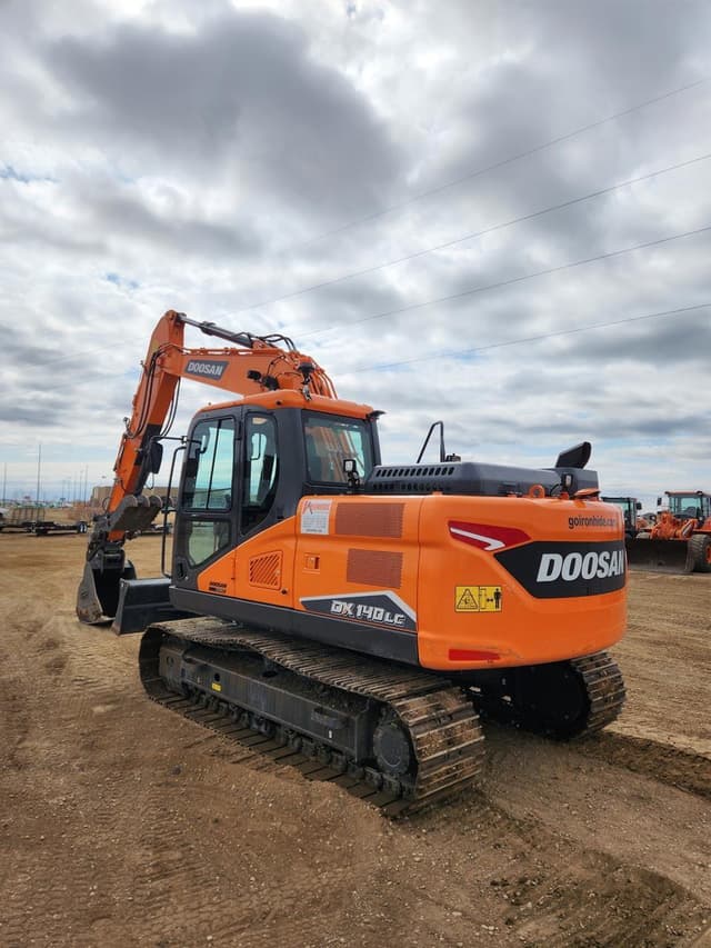 Image of Doosan DX140LC equipment image 3