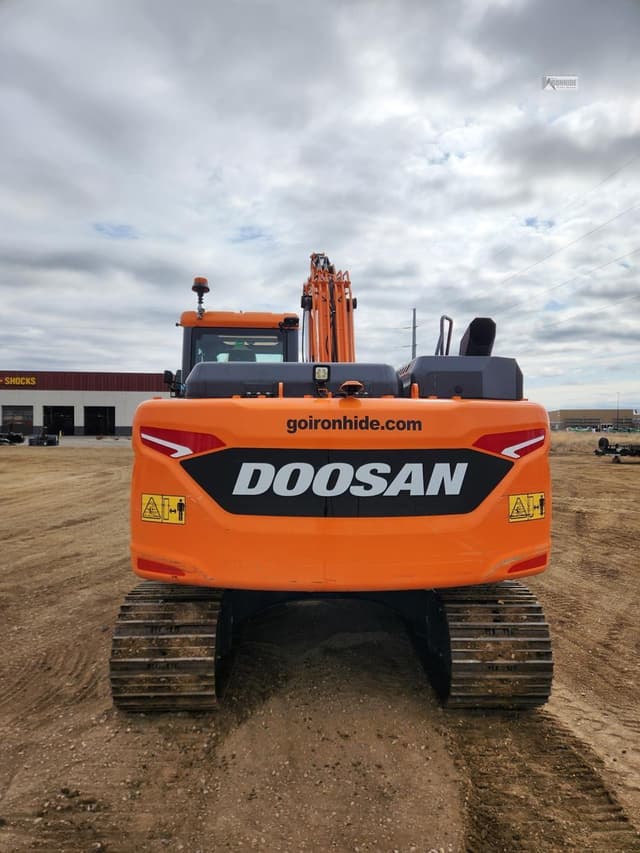 Image of Doosan DX140LC equipment image 4
