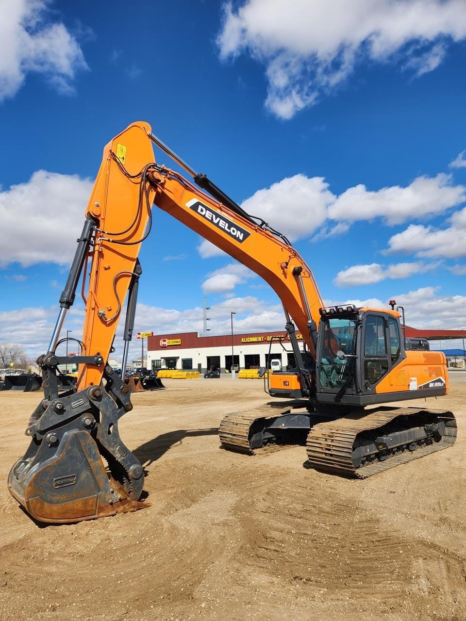 2023 Develon DX225LC-7 Equipment Image0