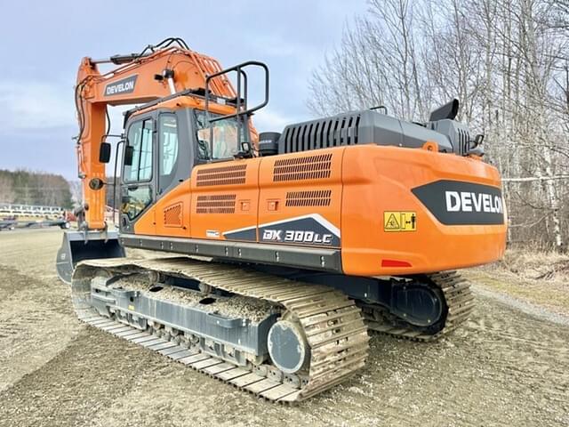 Image of Develon DX300LC-7 equipment image 4