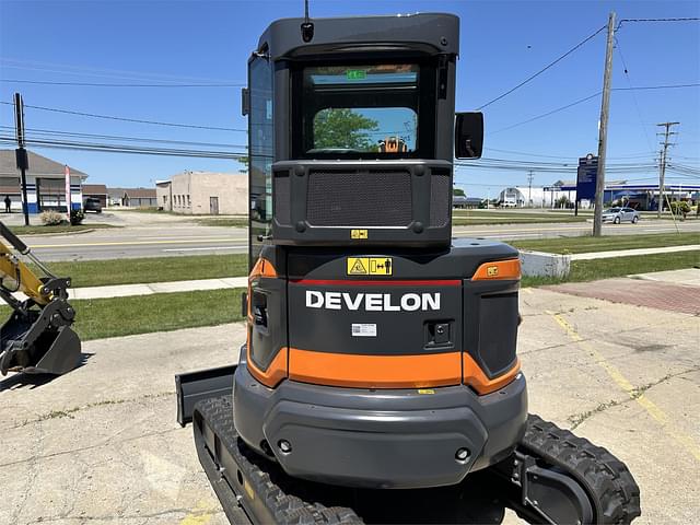 Image of Develon DX35Z-7 equipment image 4