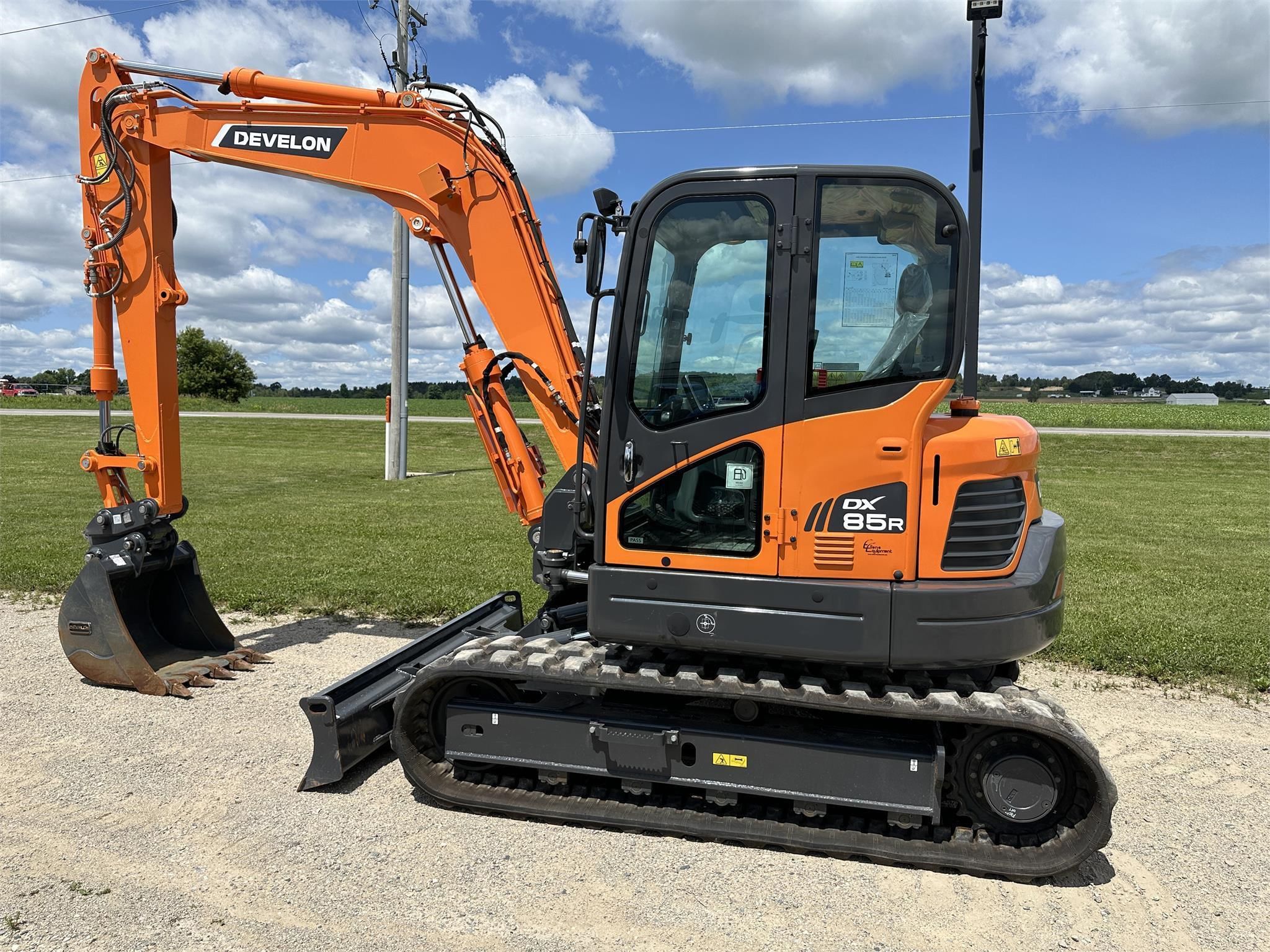 2023 Develon DX85R-3 Equipment Image0