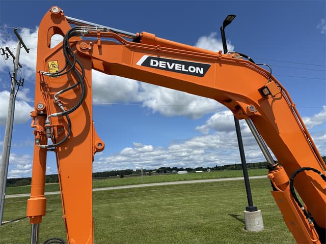 Image of Develon DX85R-3 equipment image 3