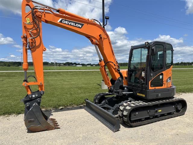 Image of Develon DX85R-3 equipment image 1