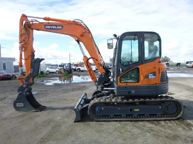 Image of Develon DX85R-3 equipment image 4