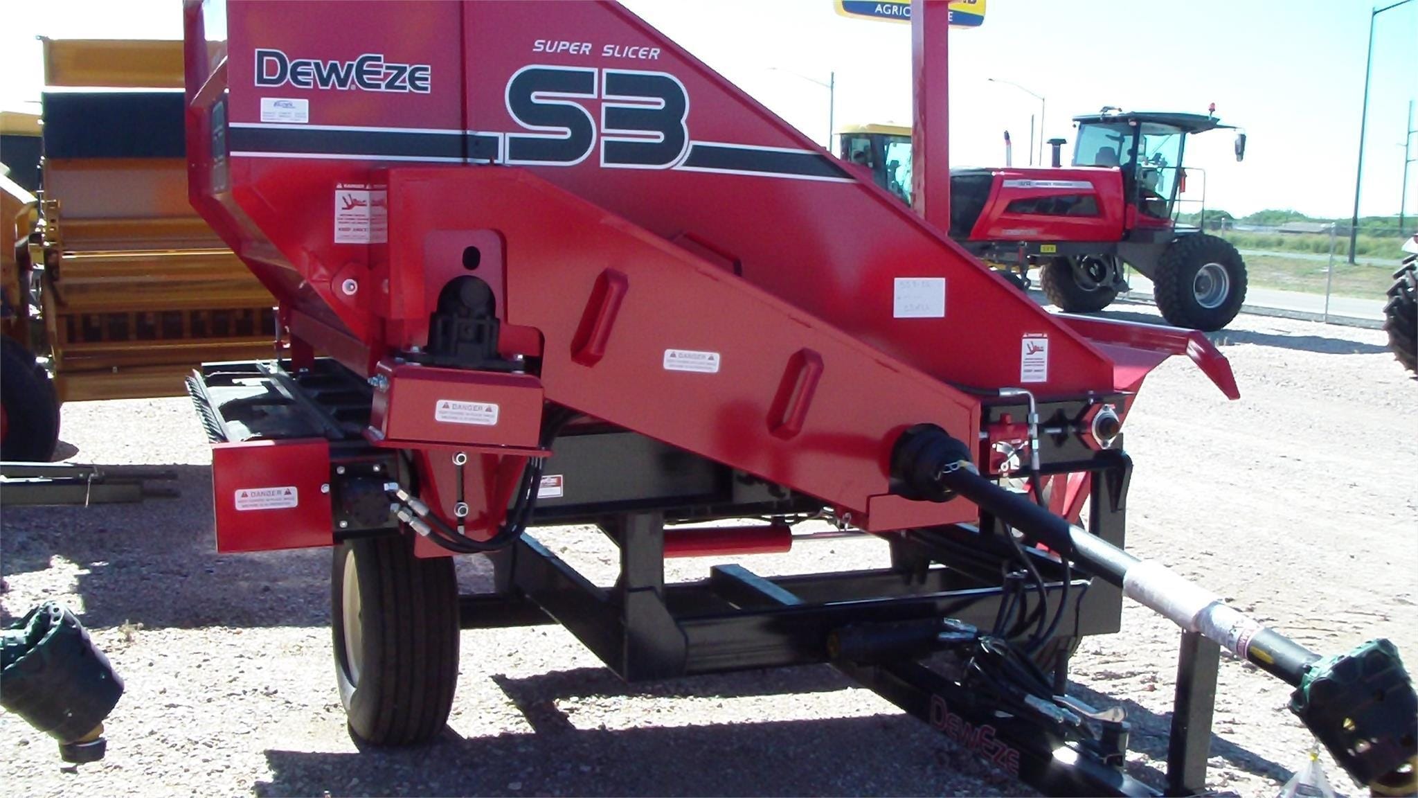 2023 DewEze Super Slicer Equipment Image0