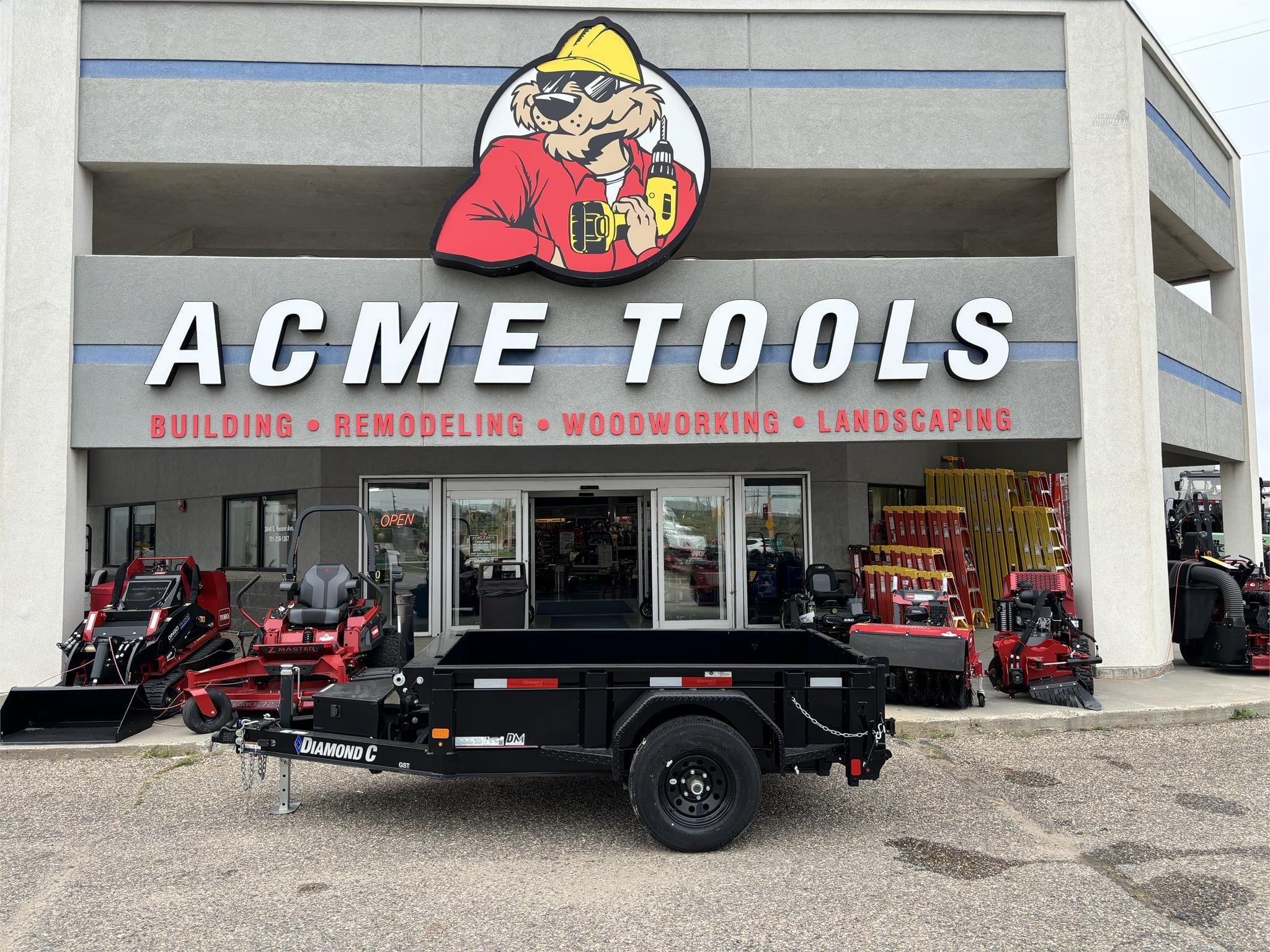 2023 Diamond C GST Equipment Image0