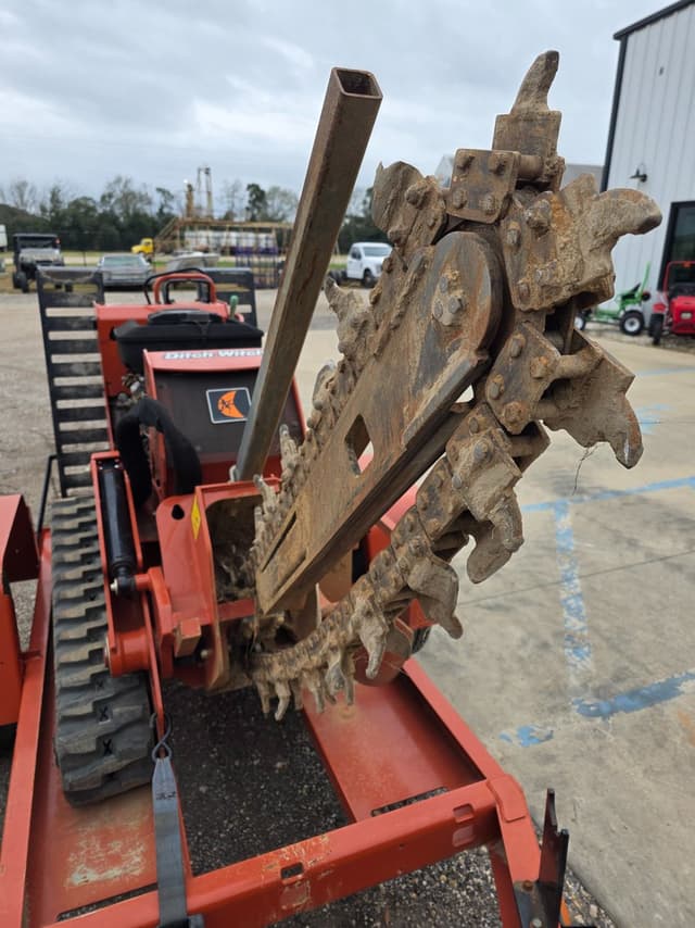 Image of Ditch Witch C16X equipment image 4