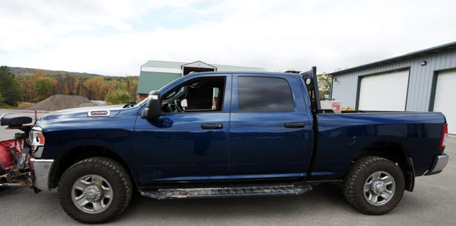 Image of Dodge Ram 2500HD equipment image 2