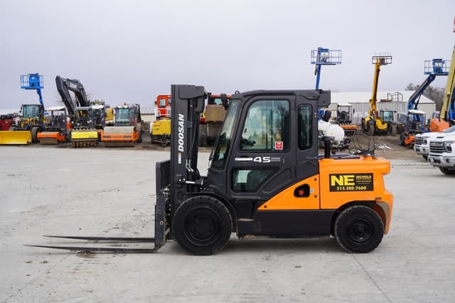 Image of Doosan G45S-7 equipment image 2