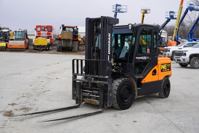 Image of Doosan G45S-7 equipment image 3