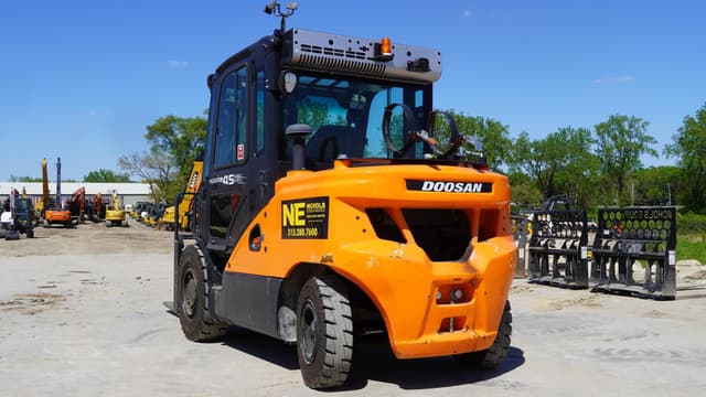 Image of Doosan G45S-7 equipment image 4
