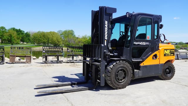 Image of Doosan G45S-7 equipment image 3