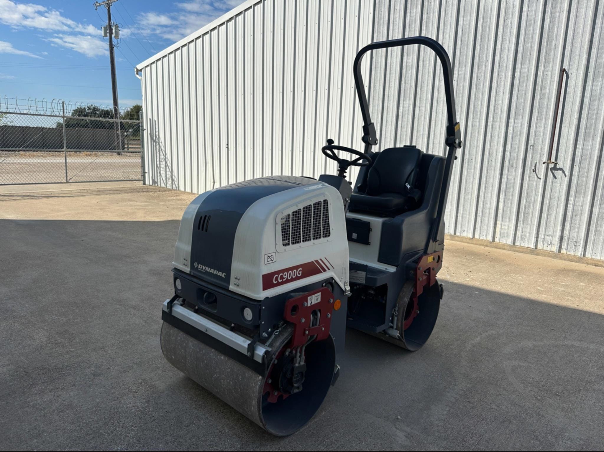 2023 DYNAPAC CC900G Equipment Image0