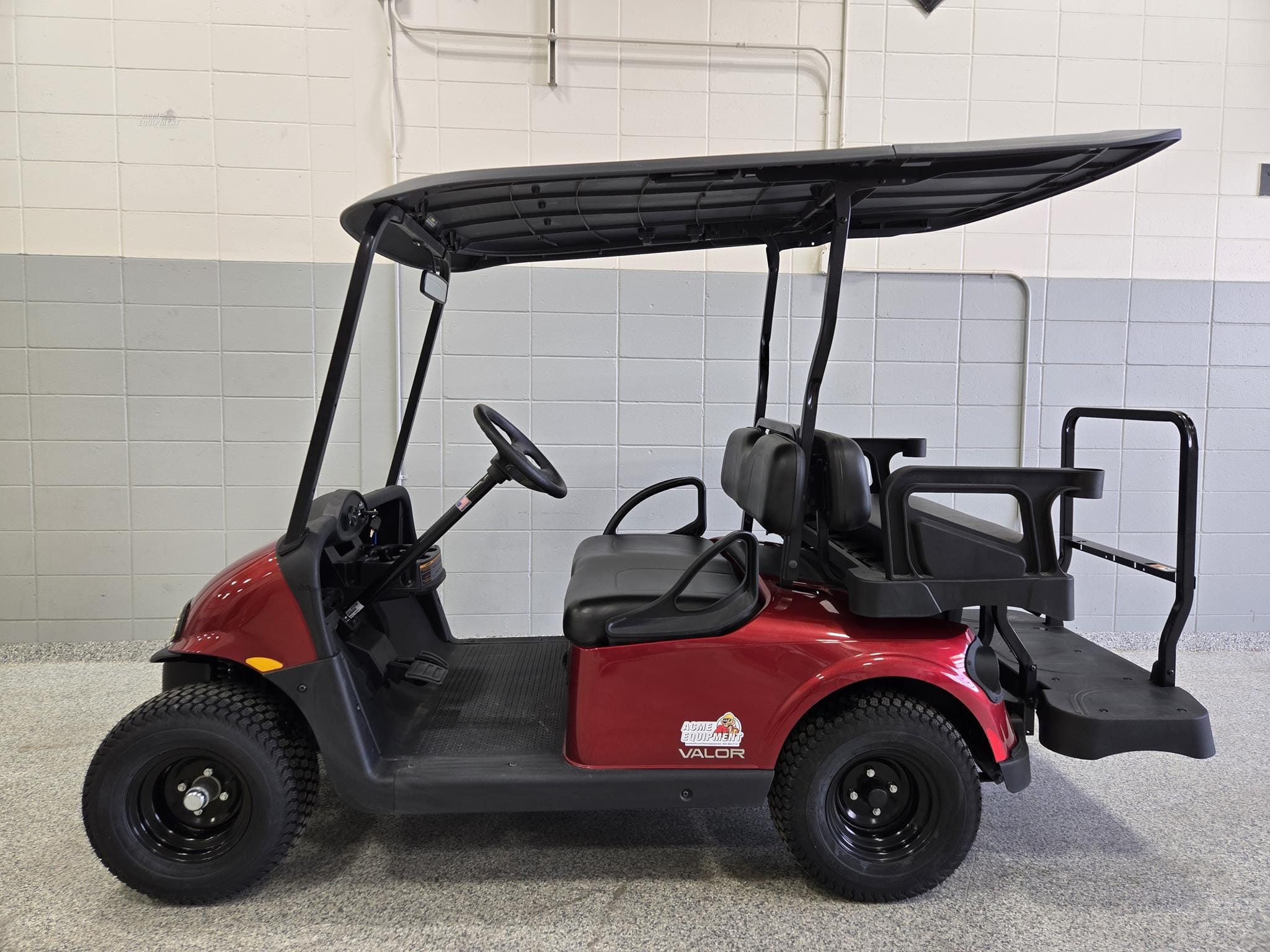 2023 EZ-GO Valor Equipment Image0