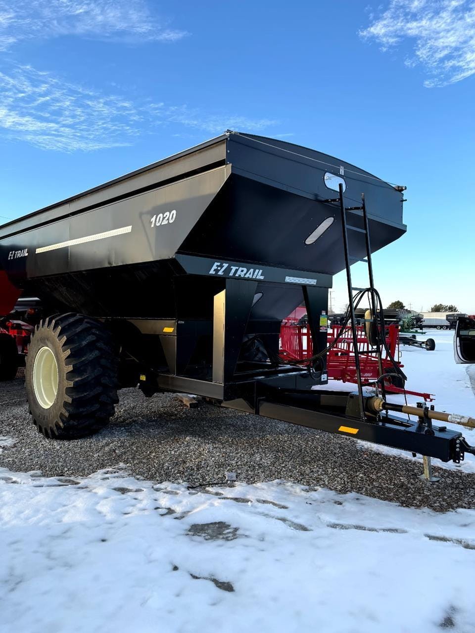 2023 E-Z Trail 1020 Equipment Image0