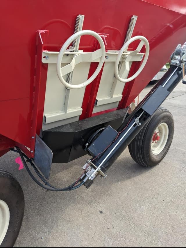 Image of E-Z Trail 230 equipment image 3