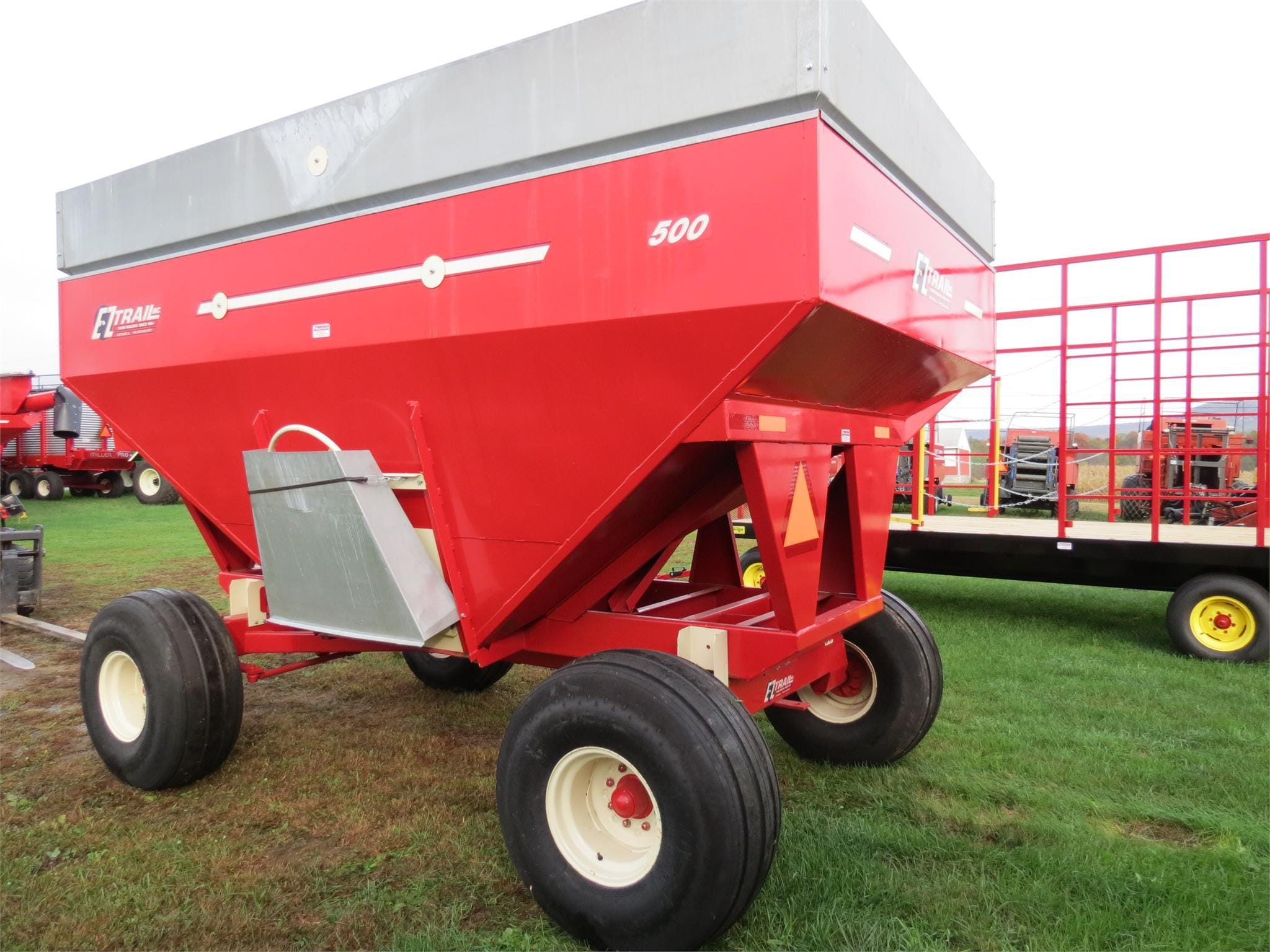 2023 E-Z Trail 500 Equipment Image0