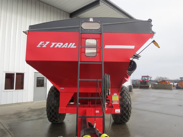 Image of E-Z Trail 550X equipment image 2