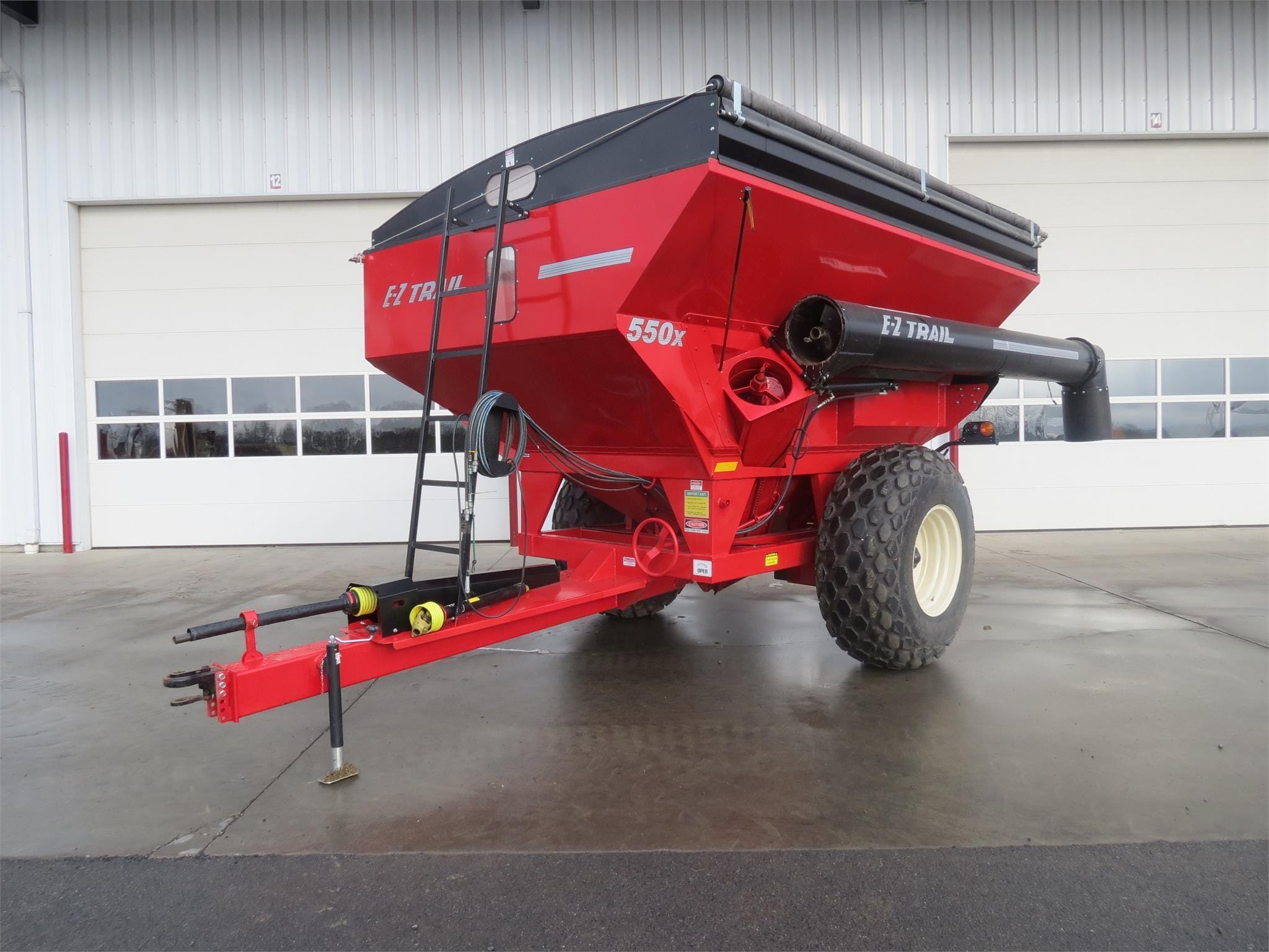 2023 E-Z Trail 550X Equipment Image0