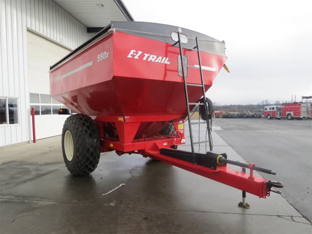 Image of E-Z Trail 550X equipment image 3