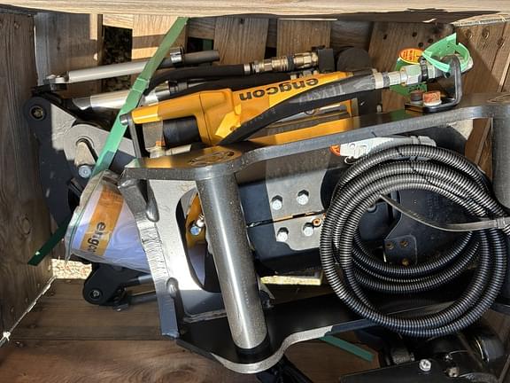 Image of Engcon EC204 equipment image 1