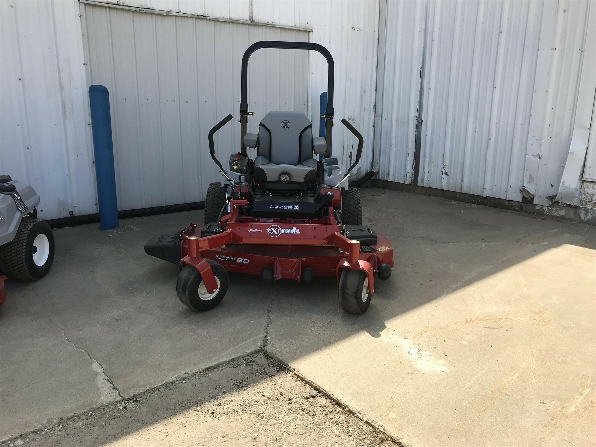 2023 Exmark Lazer Z Equipment Image0