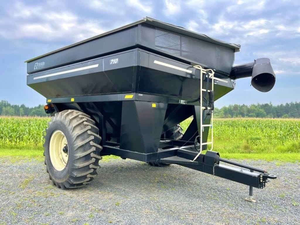 2023 E-Z Trail 710 Equipment Image0