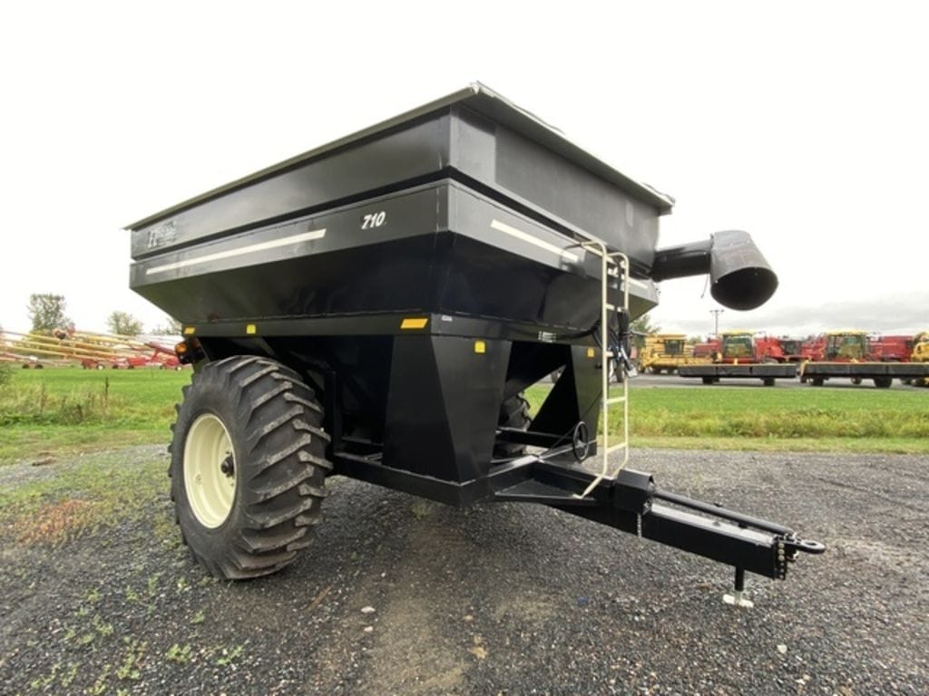 2023 E-Z Trail 710 Equipment Image0