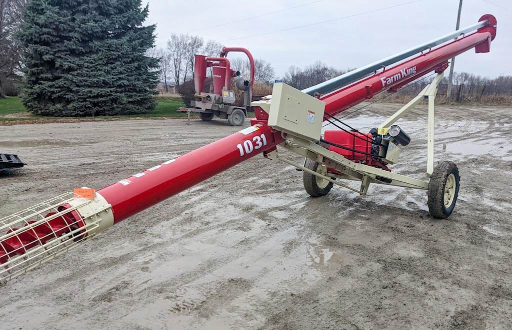 2024 Farm King 1031 Equipment Image0