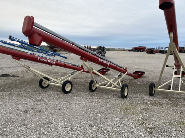 Image of Farm King 1031 equipment image 2