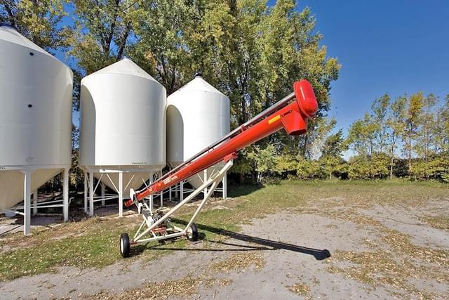 Image of Farm King 836 equipment image 4