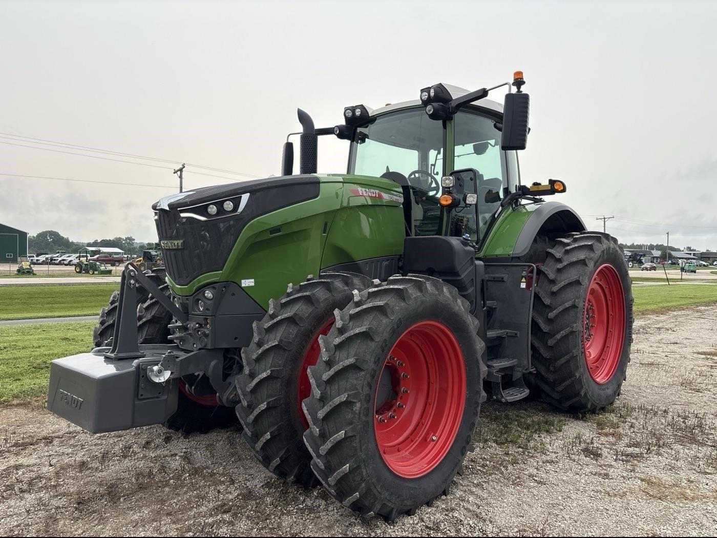2023 Fendt 1042 Vario Equipment Image0