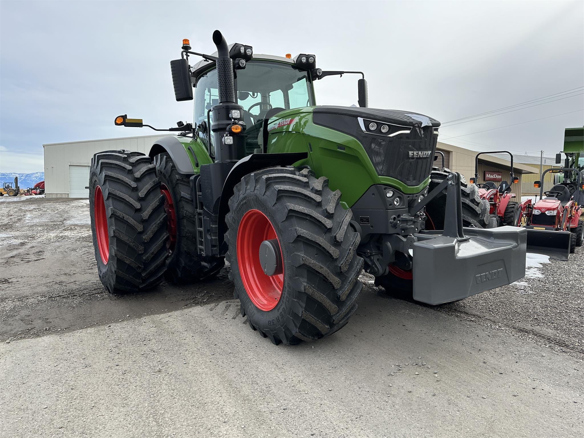 2023 Fendt 1042 Vario Equipment Image0