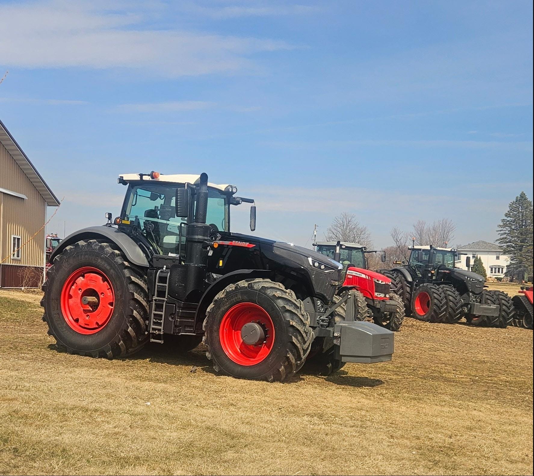 2023 Fendt 1042 Vario Equipment Image0