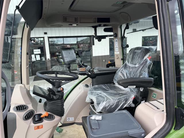 Image of Fendt 718 Vario equipment image 4