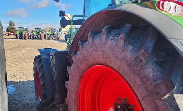 Image of Fendt 724 Vario equipment image 2