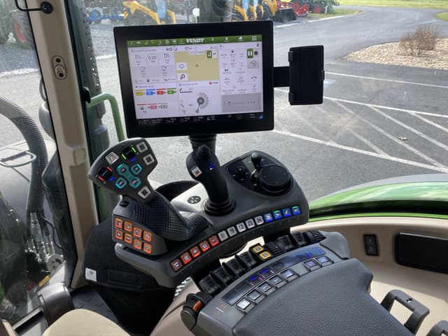 Image of Fendt 724 Vario equipment image 2