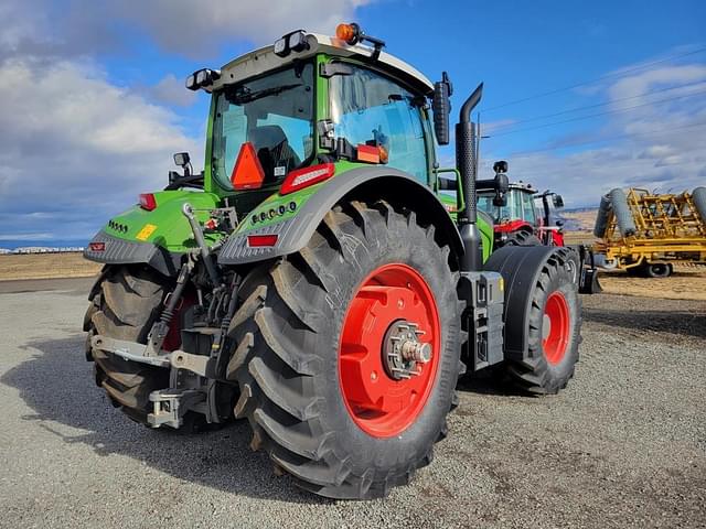 Image of Fendt 724 Vario equipment image 2